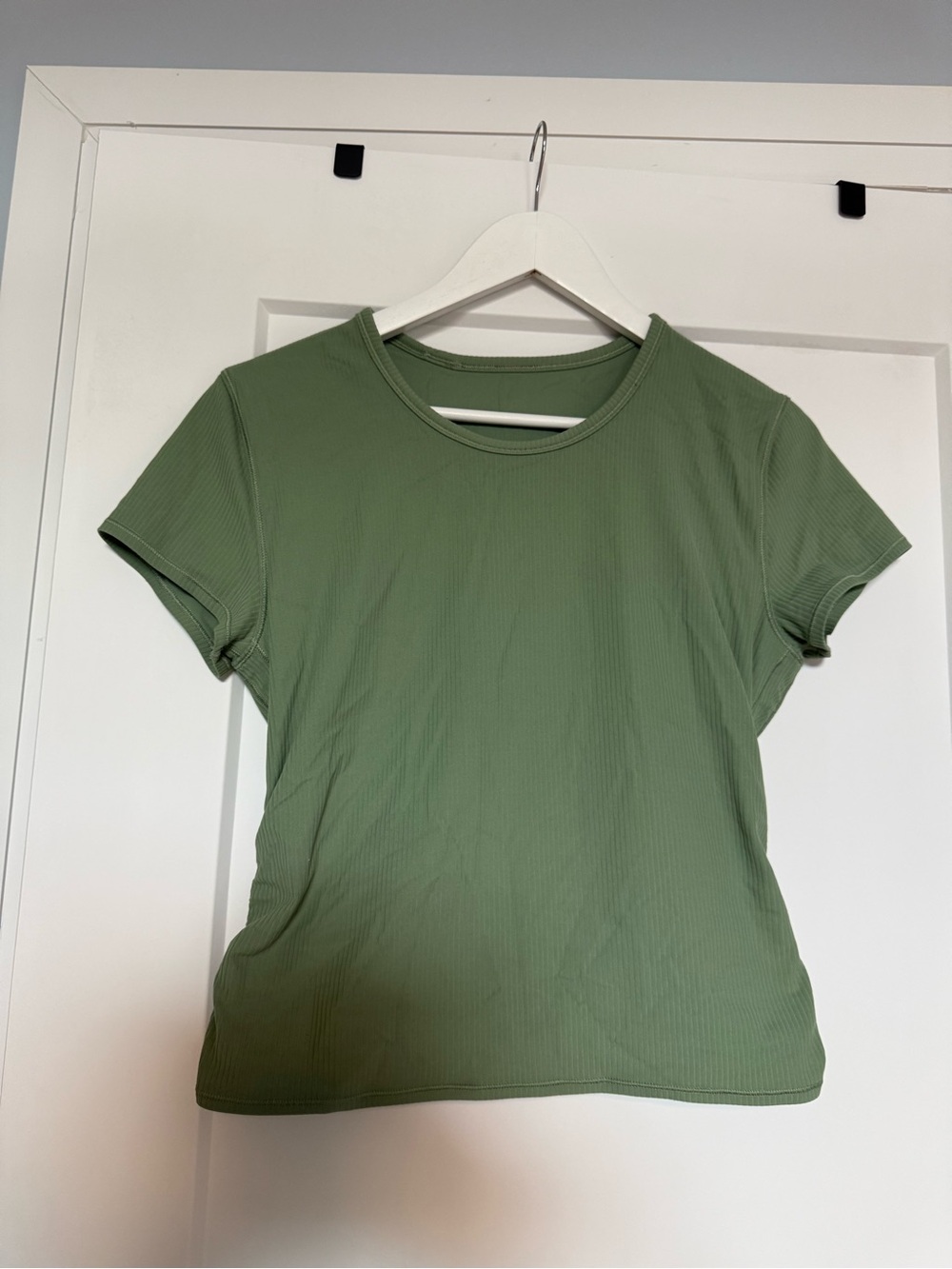 Lululemon workout shirt